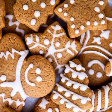pile of gingerbread men and gingerbread cookie shapes decorated with icing