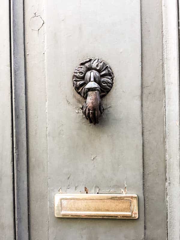 door knocker