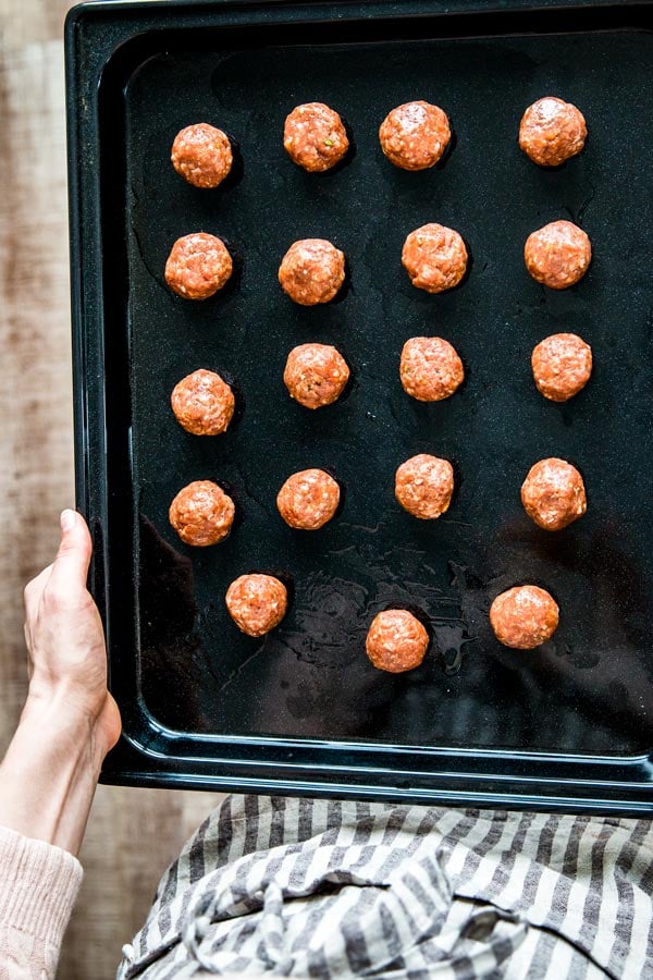 How to make oven baked meatballs.