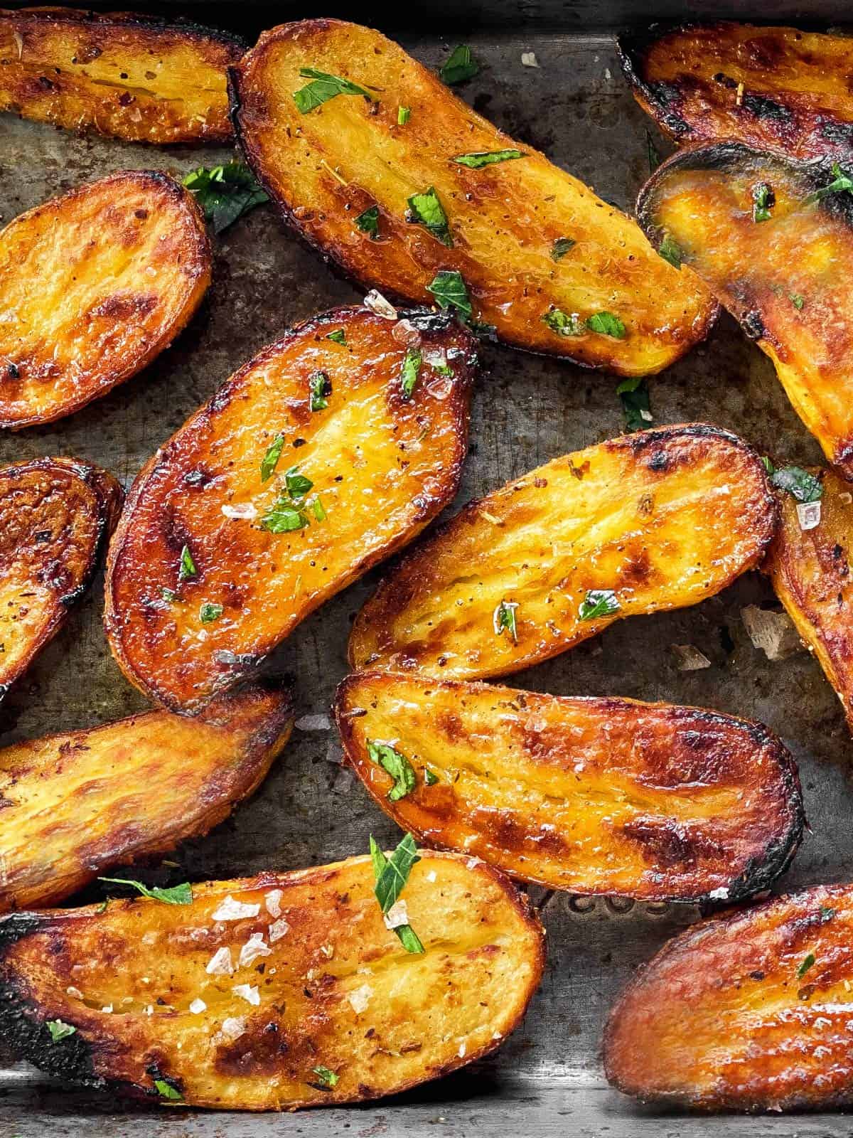 https://www.savorynothings.com/wp-content/uploads/2018/03/roasted-fingerling-potatoes-image-9.jpg