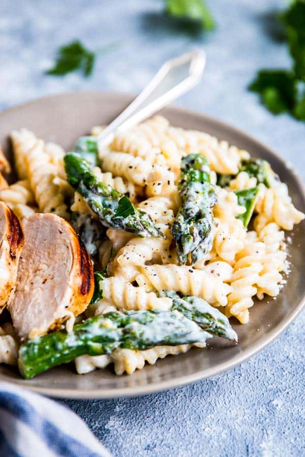 plate with chicken asparagus pasta