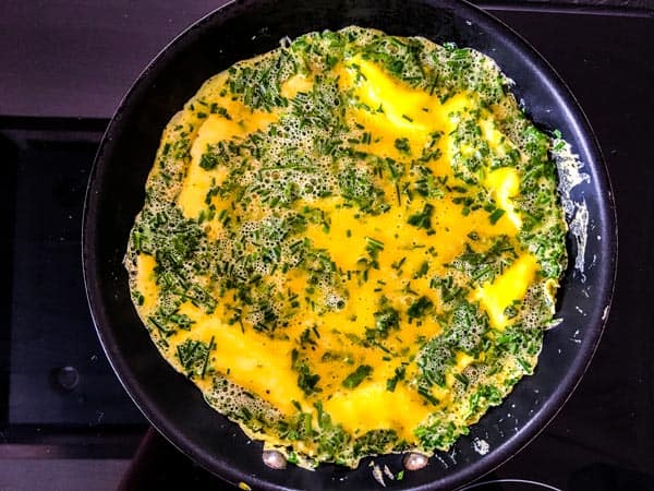 green goddess omelette in a skillet