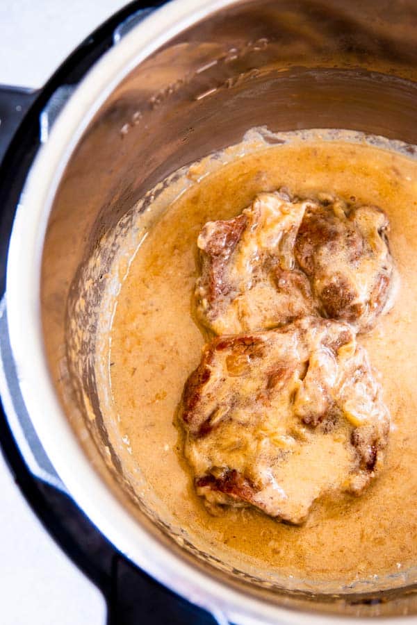 pork chops in sour cream sauce in an instant pot