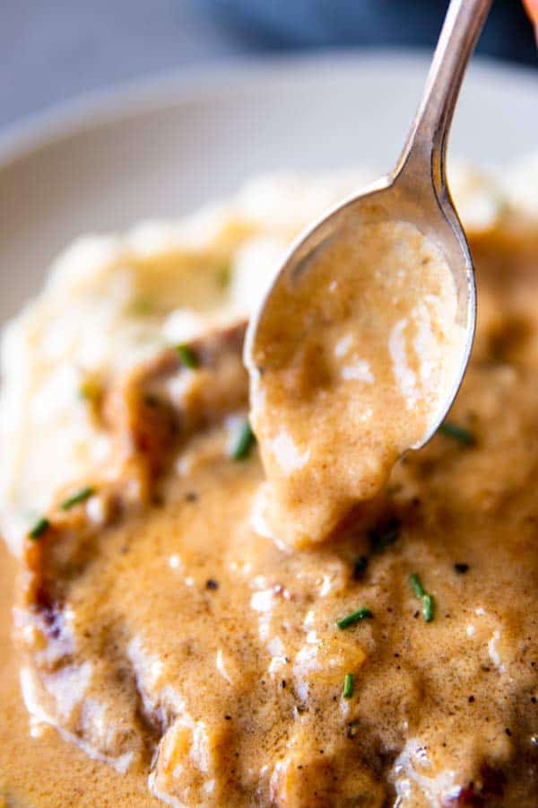 drizzling sour cream sauce on instant pot pork chops