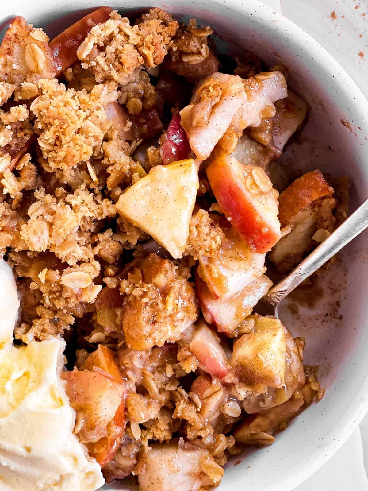 close up photo o apple crisp in white bowl