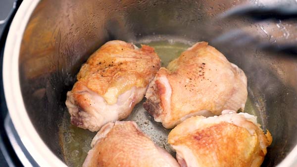 browning chicken thighs in an instant pot