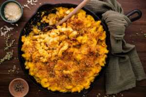 butternut squash Mac and cheese in the skillet to be served