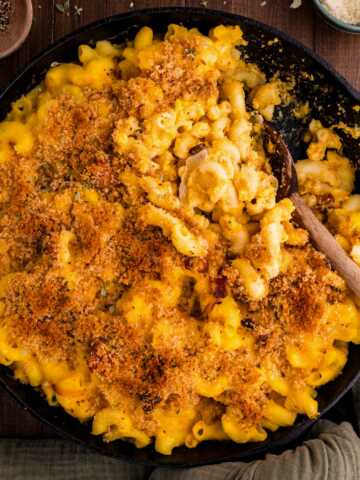 butternut squash Mac and cheese in the skillet to be served