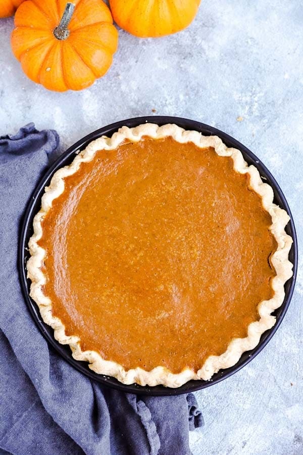 pumpkin pie in a black pie dish