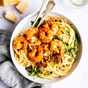 top down view on a plate with cache e Pepe pasta and shrimp