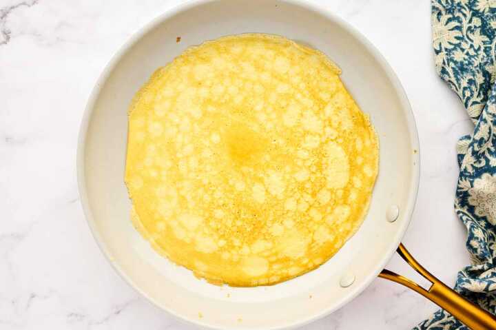 Crêpe in pan.
