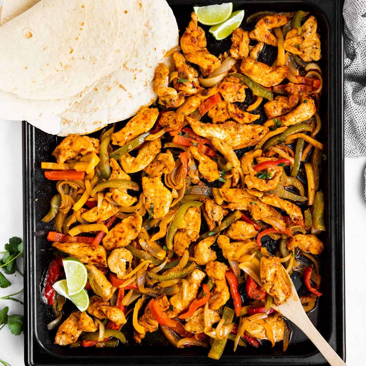 https://www.savorynothings.com/wp-content/uploads/2020/04/chicken-fajitas-image-sq-1.jpg