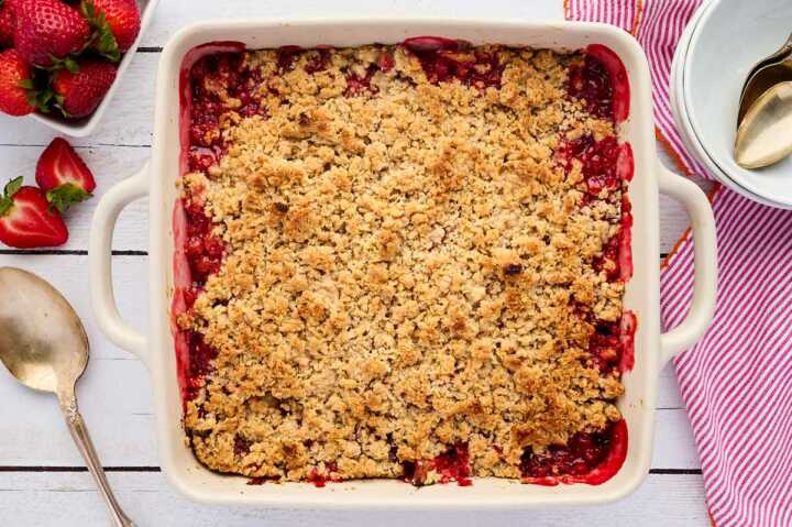 baked strawberry rhubarb crisp