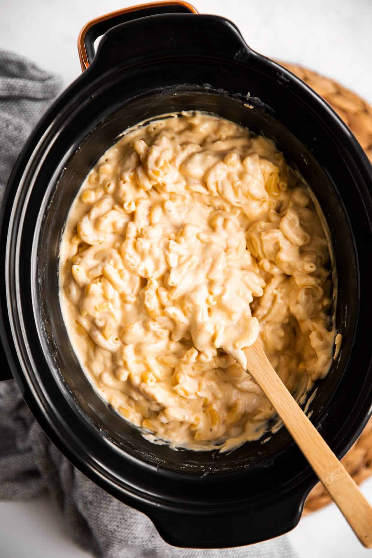 overhead view of macaroni and cheese in a black crock