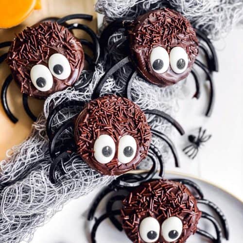 Oreo decorated spiders in Halloween tablescape