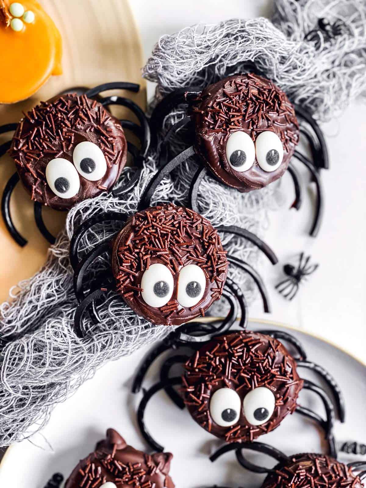 Oreo decorated spiders in Halloween tablescape
