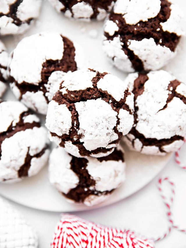The Best Chocolate Crinkle Cookies