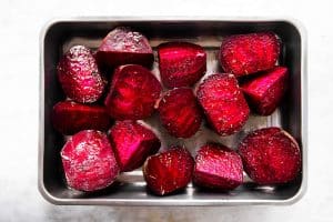 beets in roasting pan with oil and seasoning