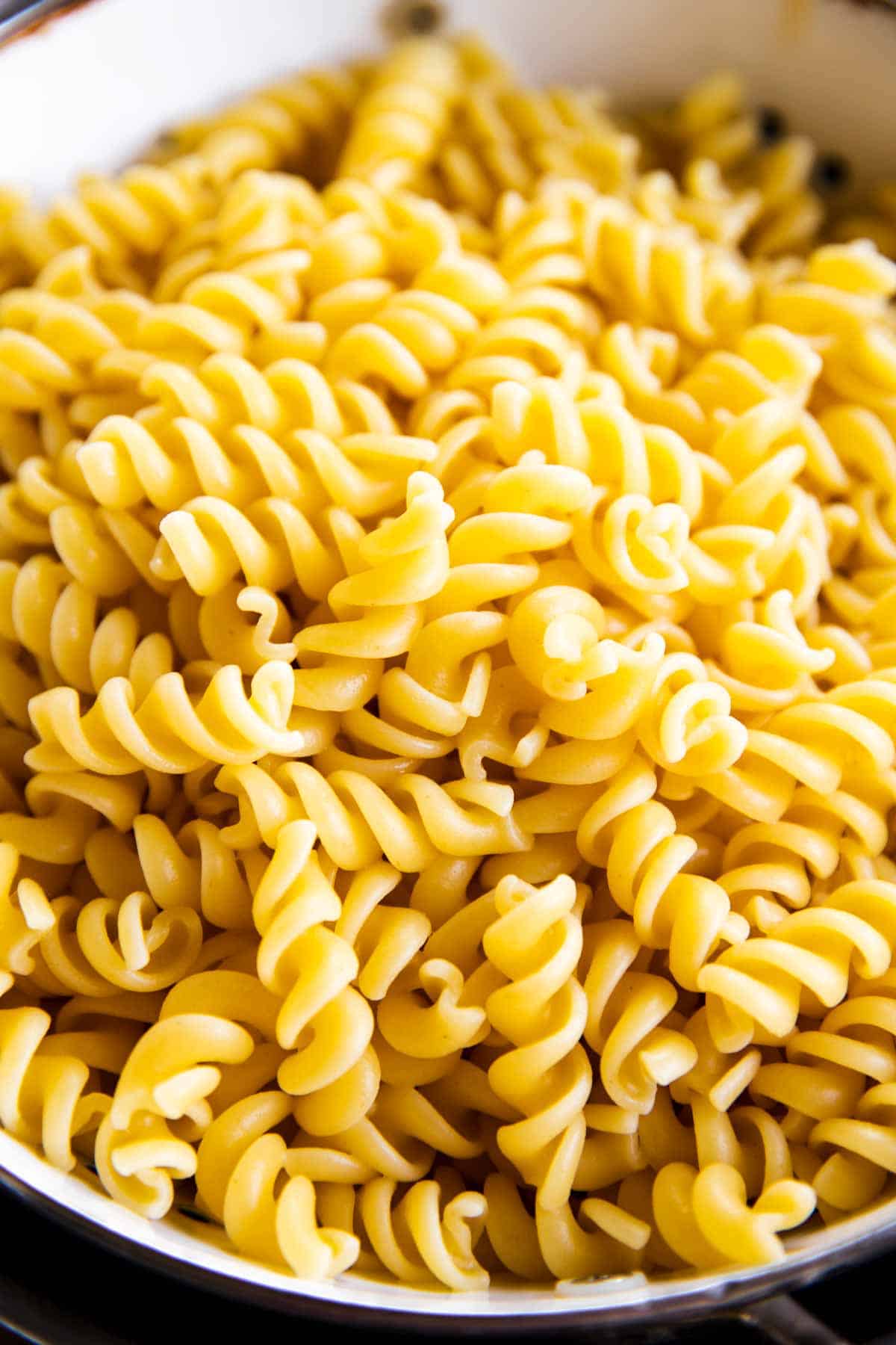 close up photo of cooked spiral pasta