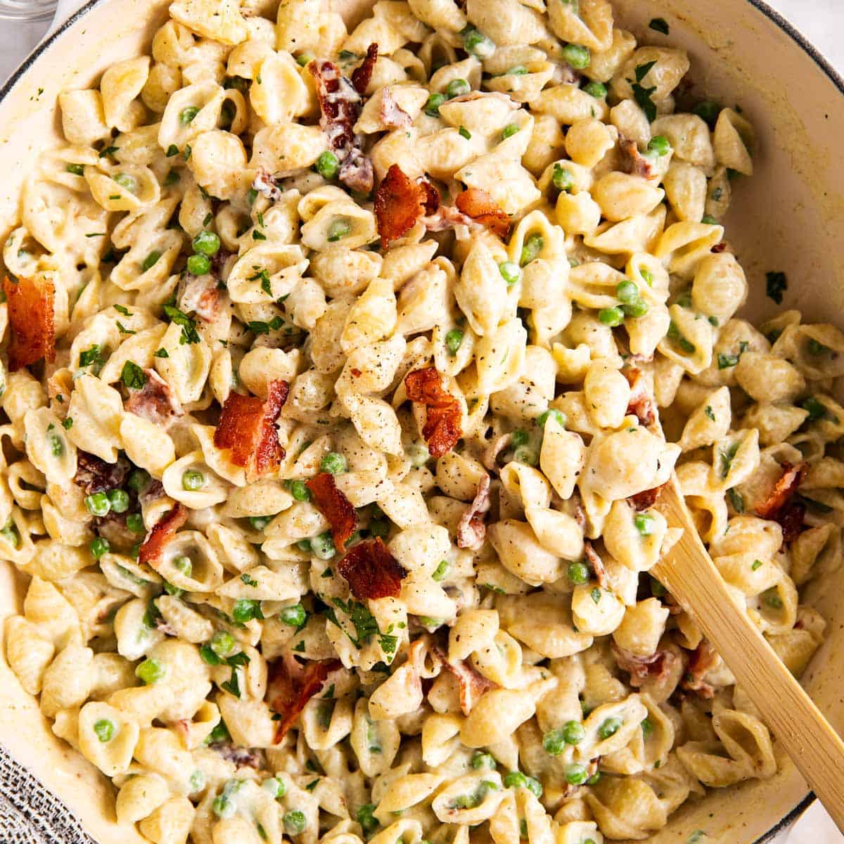 https://www.savorynothings.com/wp-content/uploads/2021/04/pea-and-bacon-pasta-image-sq.jpg