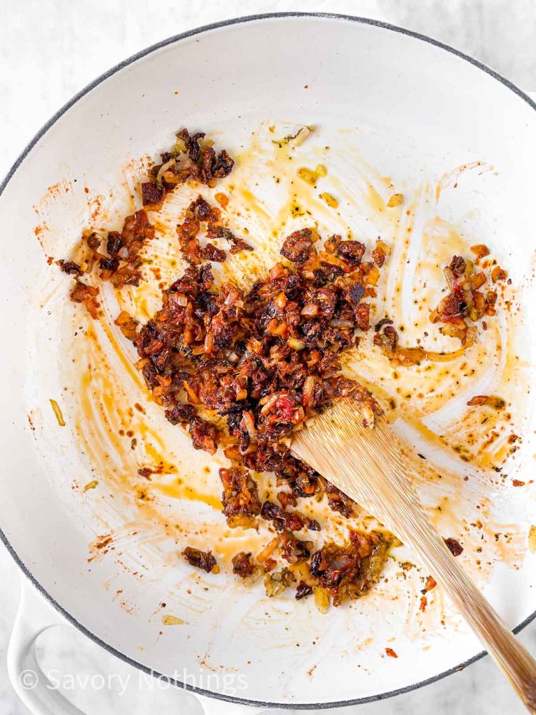 One Pot Creamy Tomato Pasta - Savory Nothings