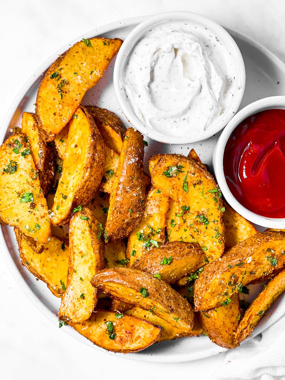 https://www.savorynothings.com/wp-content/uploads/2022/01/air-fryer-potato-wedges-recipe-image-4.jpg