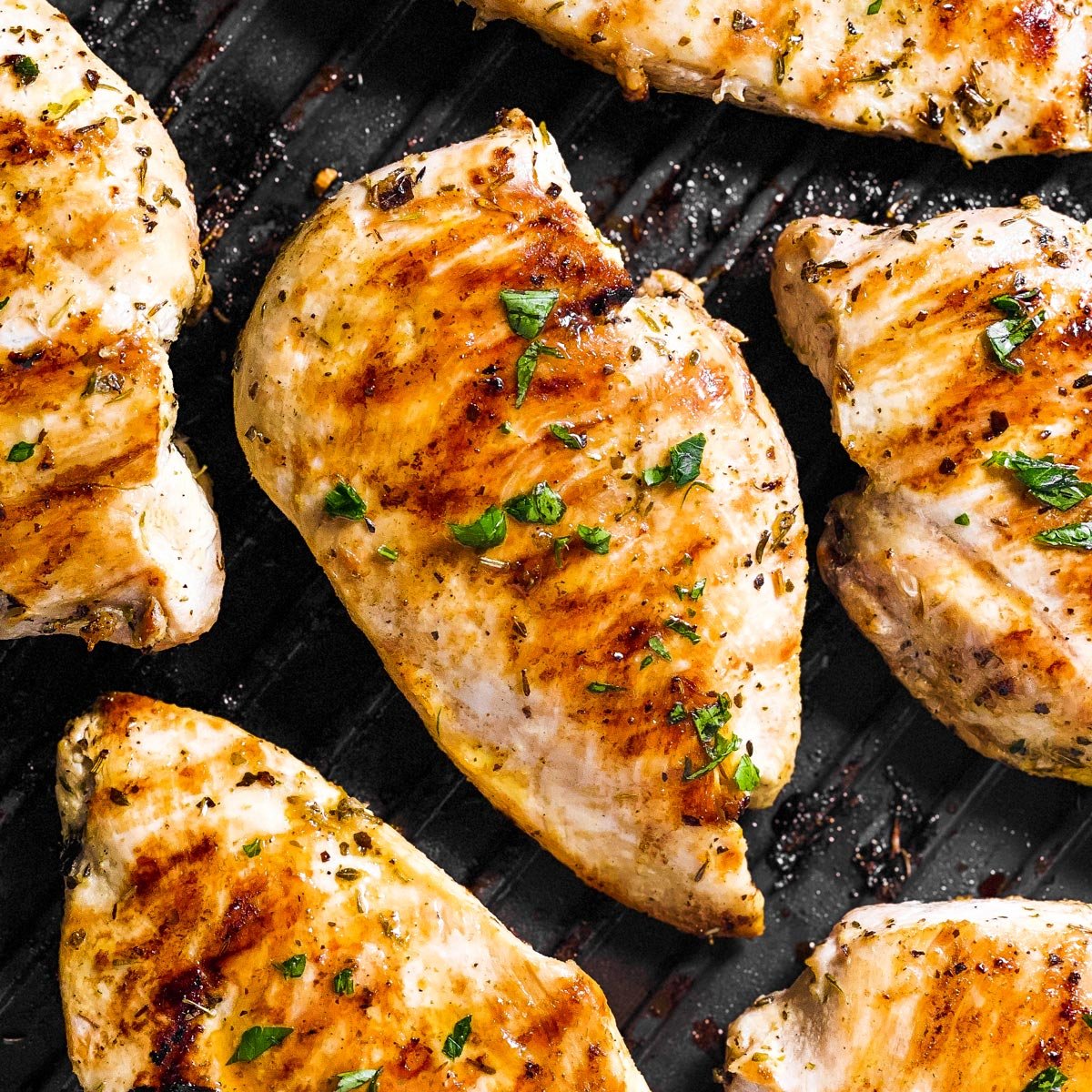 https://www.savorynothings.com/wp-content/uploads/2022/01/grilled-chicken-breast-recipe-image-sq.jpg