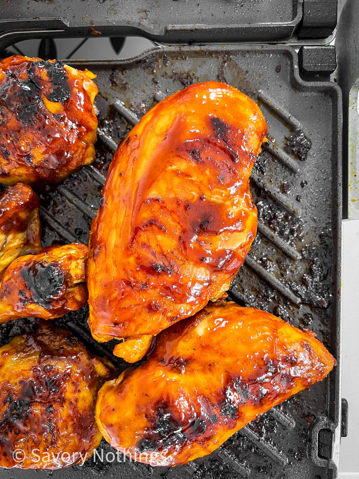 bbq chicken on grill plate
