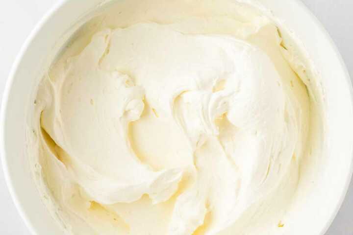 fluffy cream for strawberry tiramisu in bowl