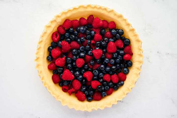 berries in pie crust