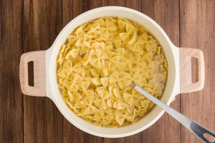 cooked pasta in pot