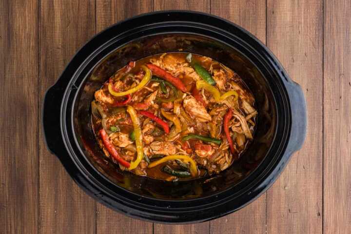 chicken fajitas ready to server in slow cooker