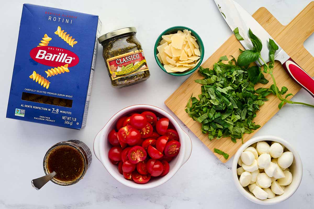 ingredients for pesto caprese pasta salad