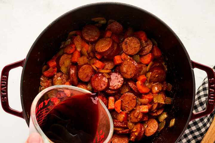 Deglazing the pot with red wine.