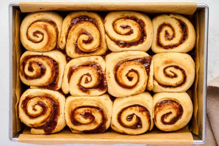 Baked apple butter cinnamon rolls