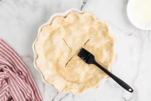 egg washing apple pie