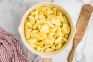 cooking sliced apples in butter