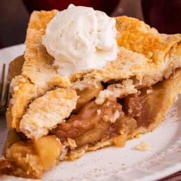 slice of apple pie on a plate