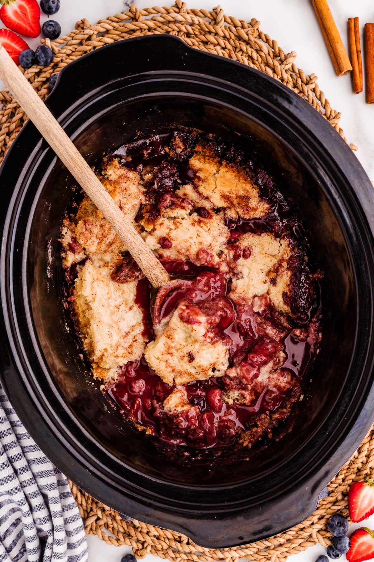 slow cooked berry cobbler