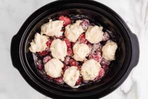 slow cooker berry cobbler before cooking