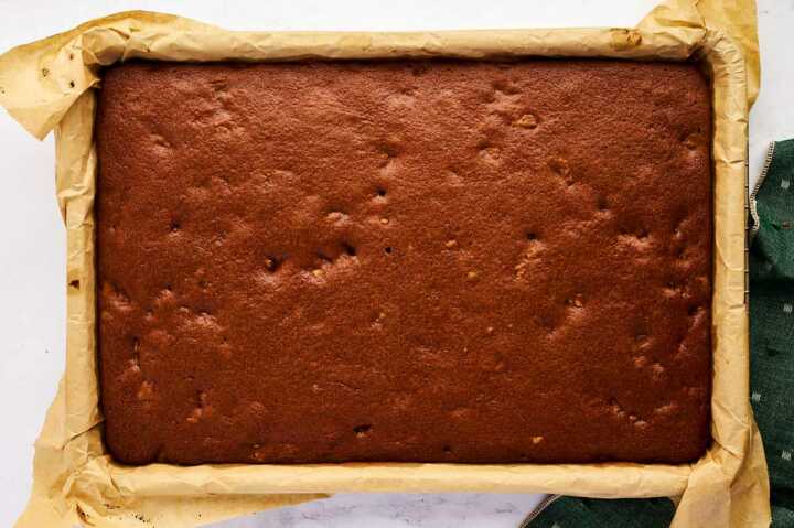 baked gingerbread sheet cake