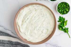 Dill dip ready to be served.