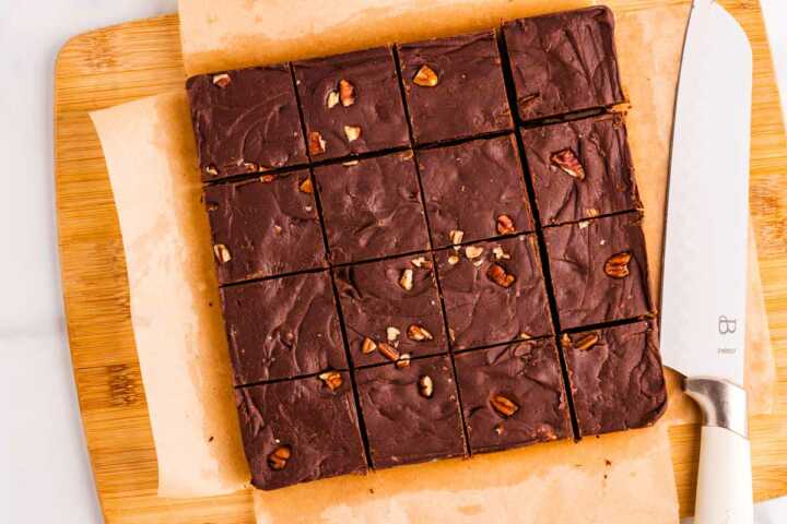 cutting fudge into squares
