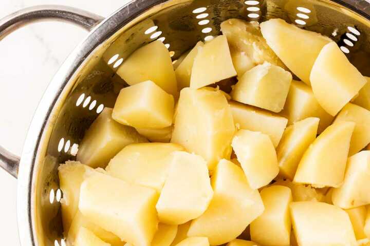 draining cooked potatoes