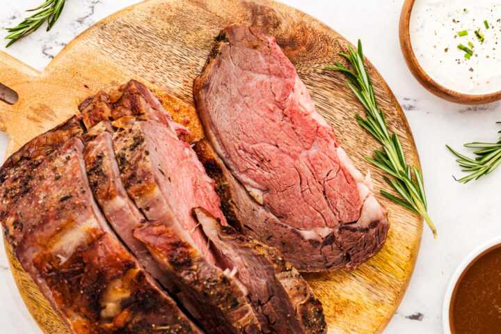 serving sliced prime rib roast