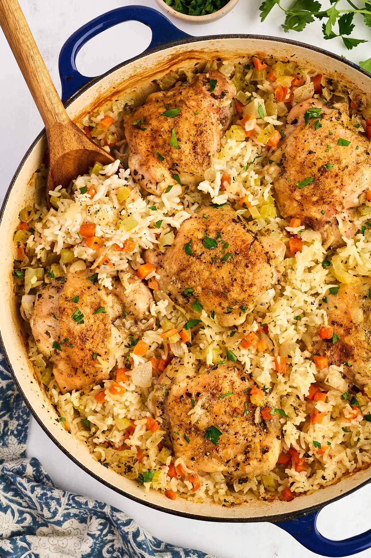 Pan with chicken and rice.