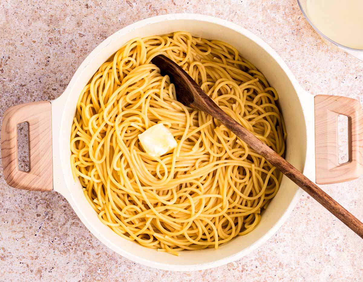 Cooked spaghetti in a pot.