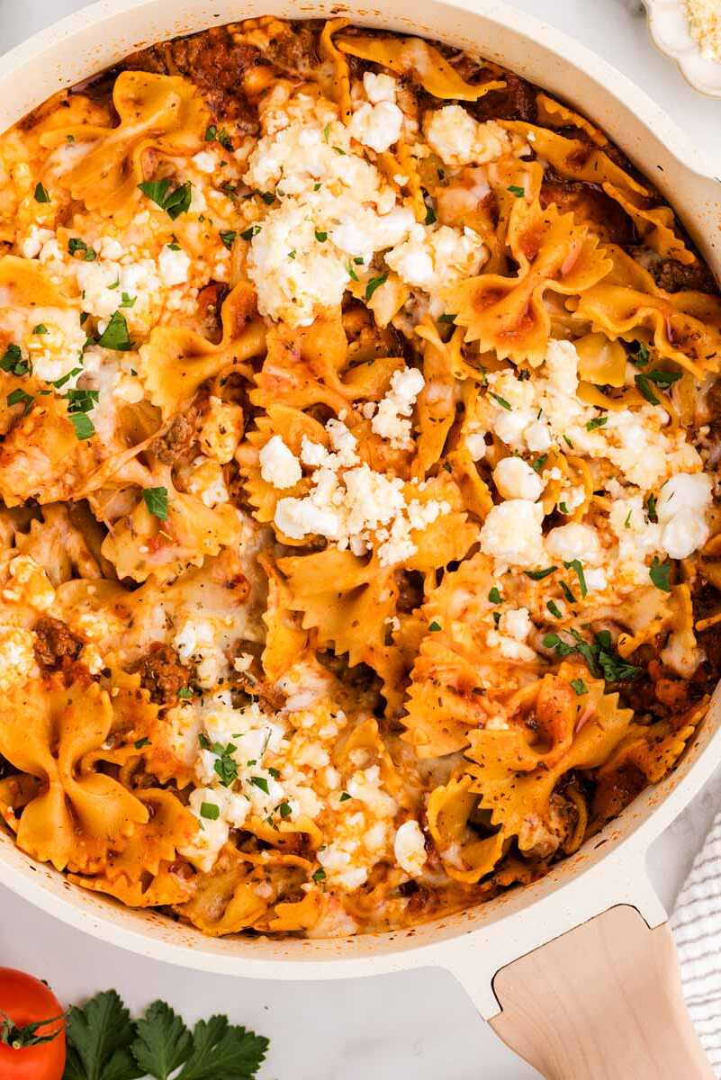 Servin skillet lasagna with cottage cheese topping.