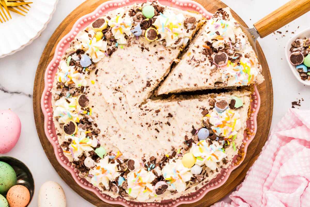 No Bake Easter Mini Egg Cheesecake Recipe - Savory Nothings