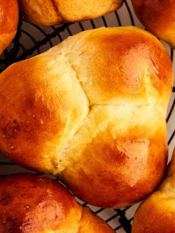 Close up photo of a cloverleaf dinner roll from above.